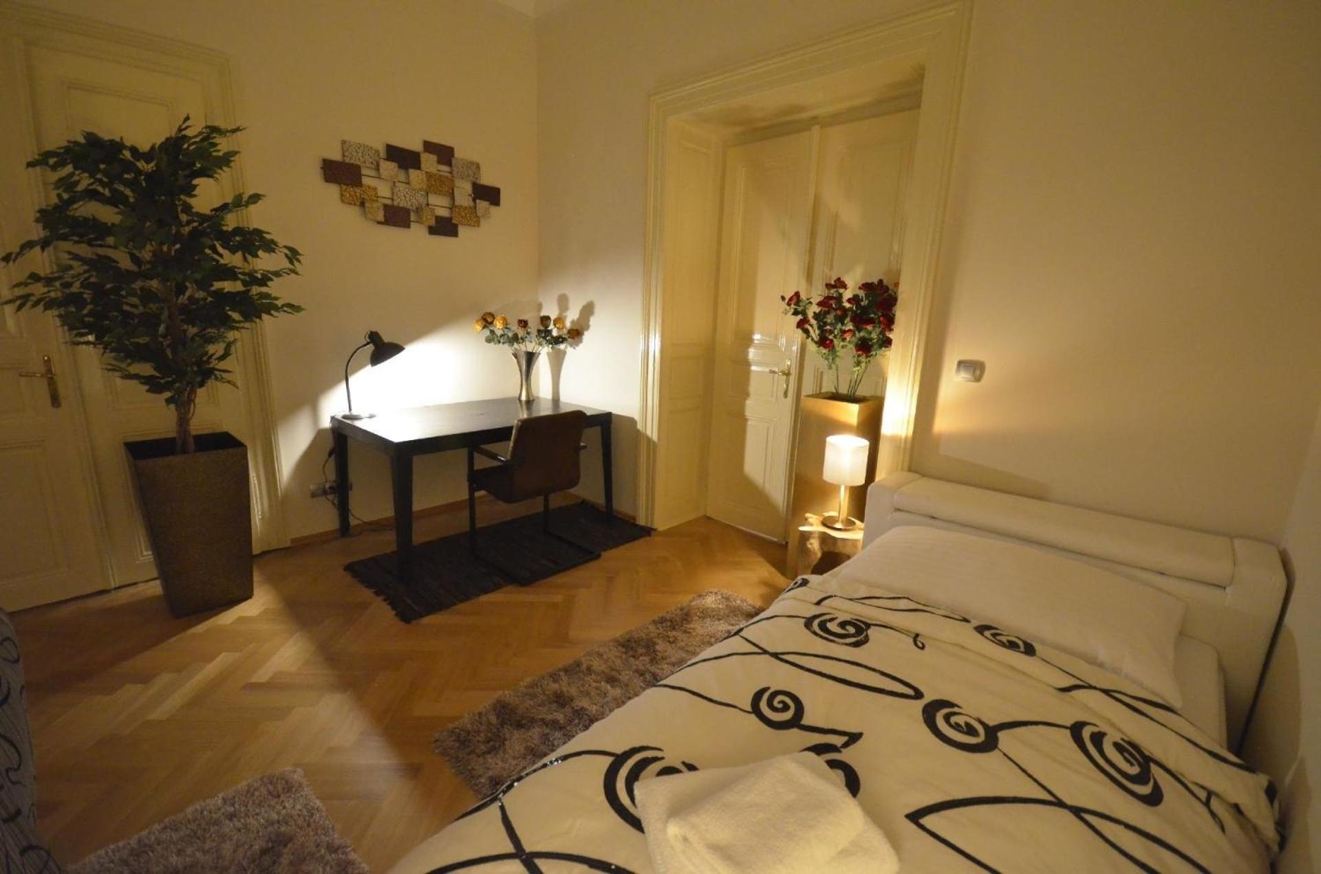 Fuer 3 Personen Und 2 In Prag Appartamento
